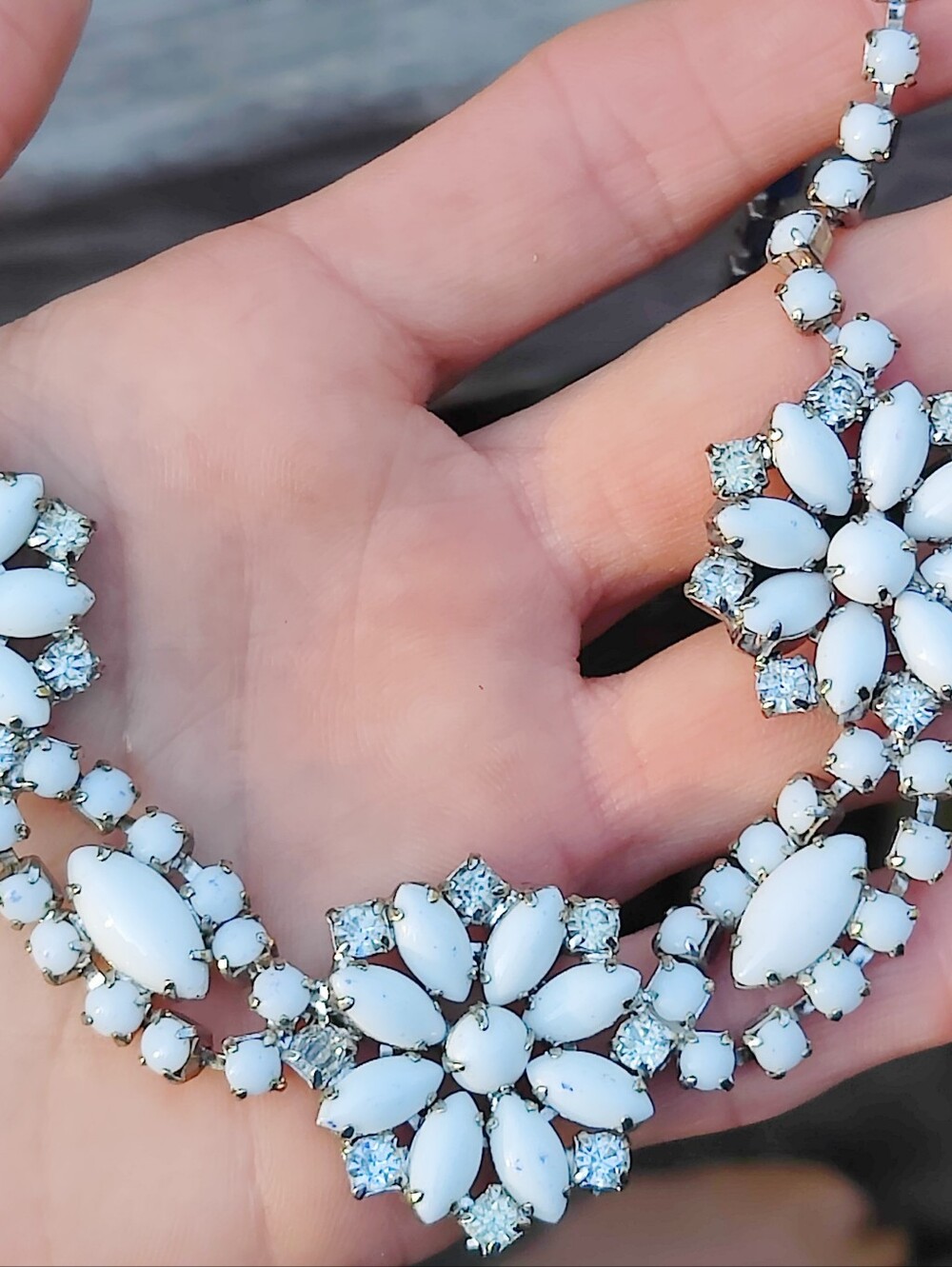 Vintage '50S White Milk Last Flower Necklace - Picture 4 of 6